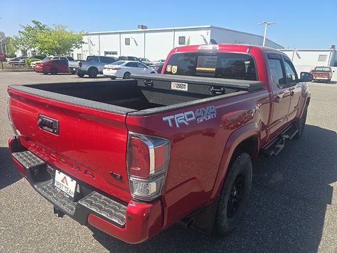 Used 2023 Toyota Tacoma TRD Sport w/ Technology Package image 5