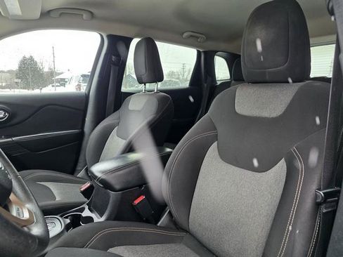 Used 2014 Jeep Cherokee Sport image 8