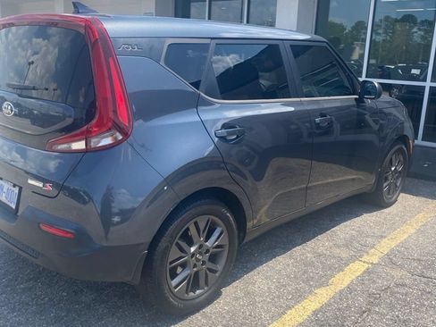 Used 2021 Kia Soul S FWD image 3