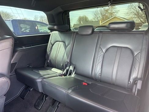 Used 2022 Ford Expedition Platinum image 17