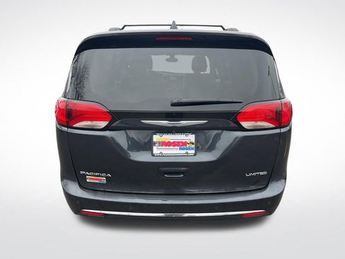 Used 2020 Chrysler Pacifica Limited image 41