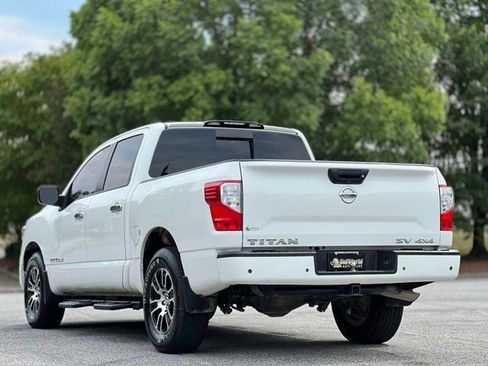 Used 2021 Nissan Titan SV w/ SV Convenience Package AWD/4WD image 7