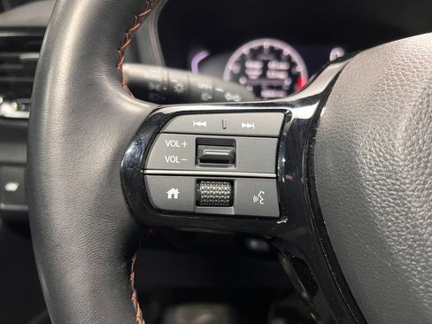 Used 2025 Honda Pilot TrailSport image 10