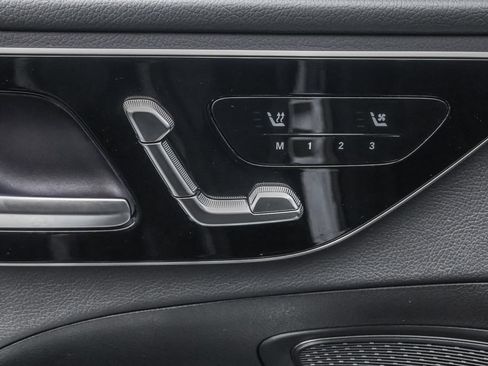Used 2025 Mercedes-Benz C 300 4MATIC Sedan image 9