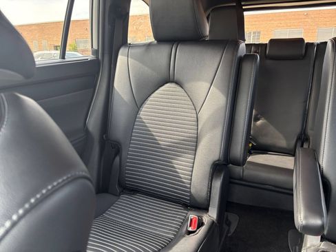 Used 2025 Toyota Highlander XSE AWD/4WD image 35