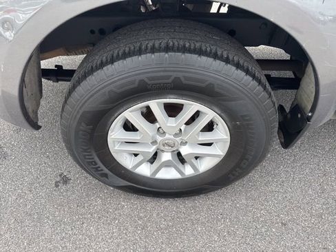 Used 2019 Nissan Frontier SV RWD image 9