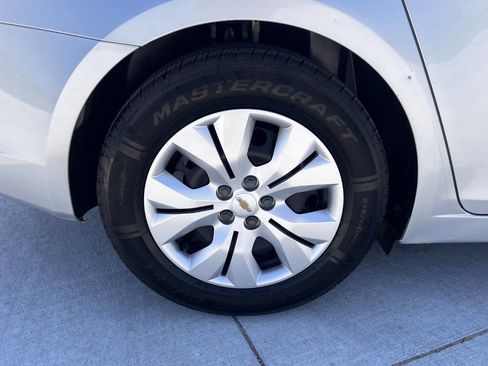 Used 2015 Chevrolet Cruze LS image 13