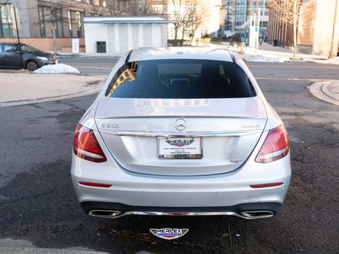 Used 2017 Mercedes-Benz E 300 4MATIC image 5