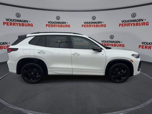 New 2026 Volkswagen Tiguan SE R-Line FWD image 9