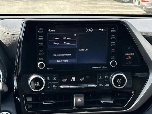 Used 2021 Toyota Highlander LE AWD/4WD image 11