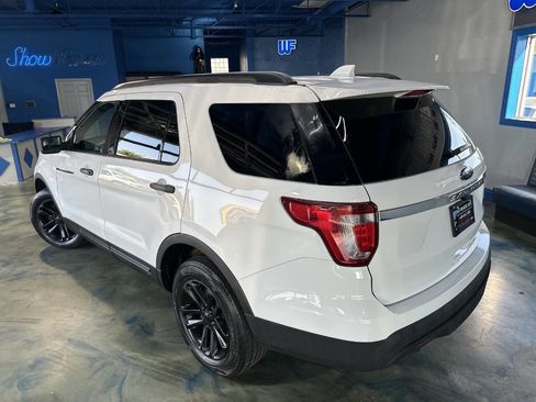 Used 2017 Ford Explorer 4WD image 3