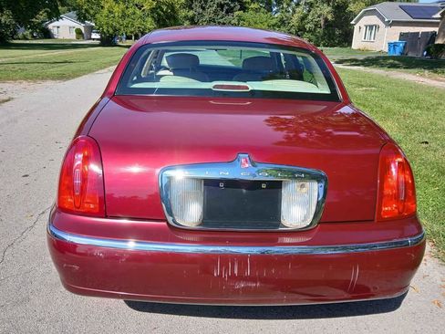 Used 1999 Lincoln Town Car Executive RWD image 8
