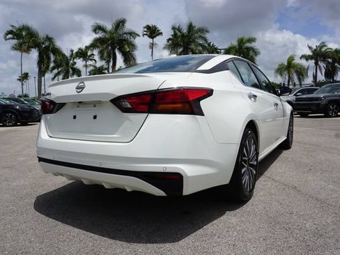 Used 2025 Nissan Altima 2.5 SV FWD image 7