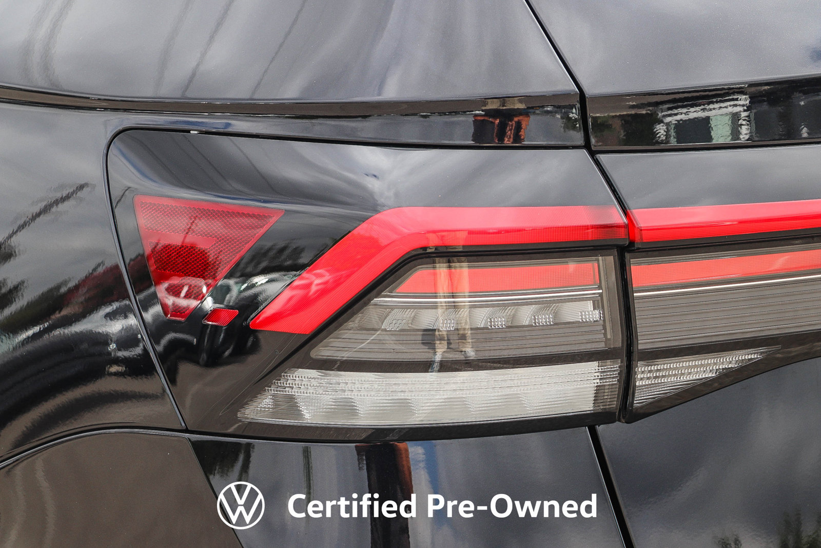 Certified 2025 Volkswagen Taos SE FWD image 10