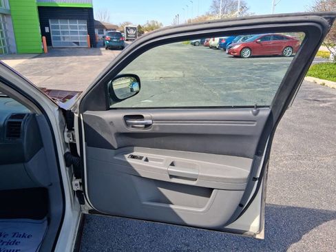 Used 2005 Chrysler 300 RWD image 8