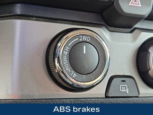 Used 2020 Toyota Tacoma SR5 image 9