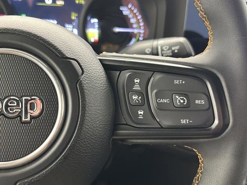 Used 2024 Jeep Wrangler Unlimited w/ Convenience Group AWD/4WD image 18