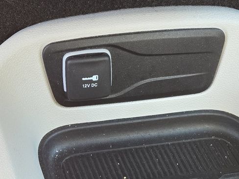 Used 2024 Chrysler Pacifica Touring-L FWD image 40