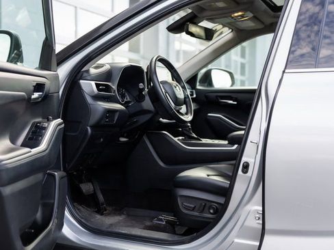 Used 2022 Toyota Highlander XLE image 29