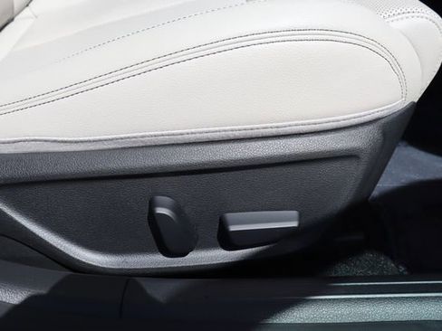 Used 2023 Genesis G70 2.0T image 14