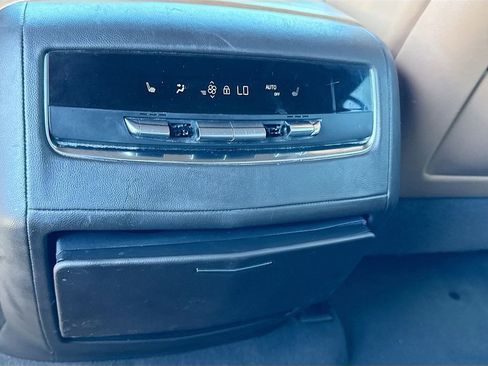 Used 2022 Cadillac Escalade Premium Luxury image 21