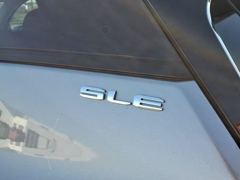 Used 2024 GMC Terrain SLE FWD image 25