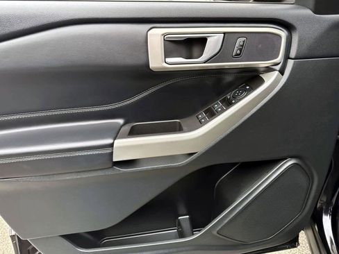 Used 2023 Ford Explorer XLT image 13