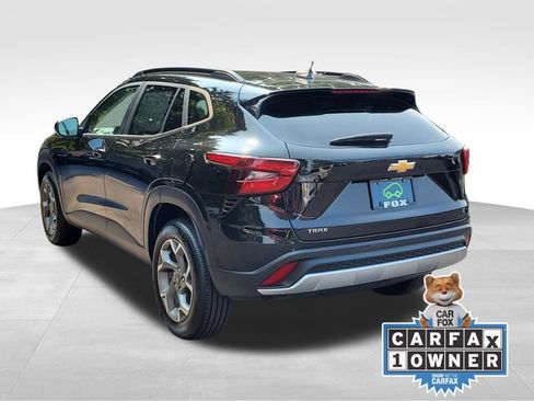 Used 2024 Chevrolet Trax LT w/ Driver Confidence Package FWD image 3