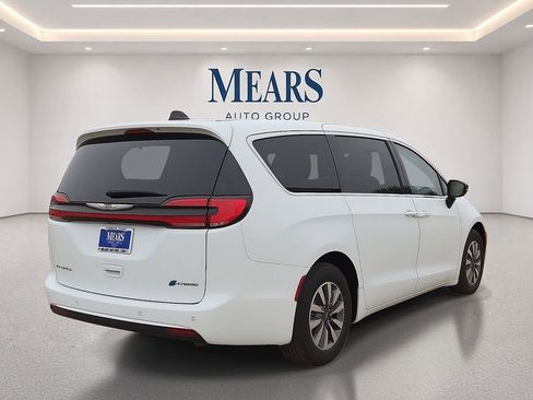 Used 2024 Chrysler Pacifica Limited FWD image 5
