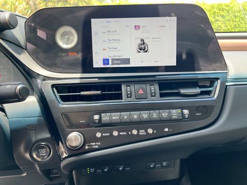 Certified 2025 Lexus ES 350 w/ Premium Package FWD image 17