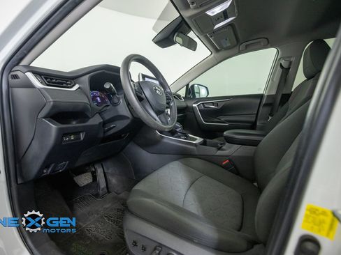 Used 2023 Toyota RAV4 AWD Hybrid image 10