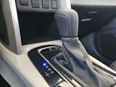 Used 2024 Toyota Corolla Cross L image 12