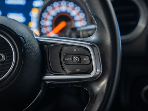 Used 2018 Jeep Wrangler Unlimited Sahara image 32