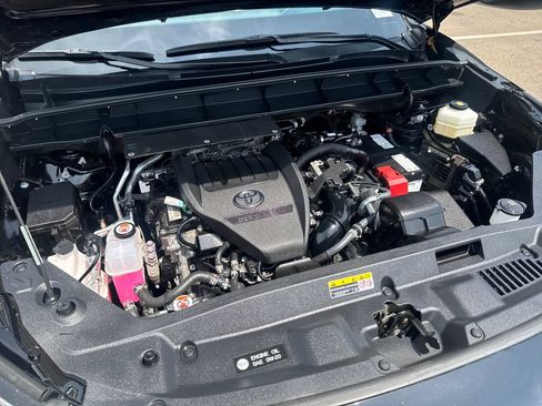 Used 2025 Toyota Highlander XLE AWD/4WD image 48