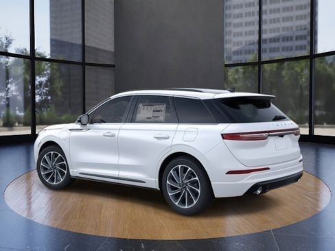 Used 2025 Lincoln Corsair Grand Touring w/ Equipment Group 301A image 4