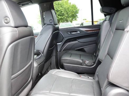 Used 2023 Cadillac Escalade Luxury AWD/4WD image 18