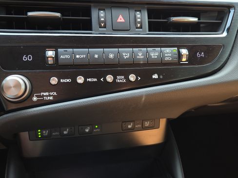 Used 2024 Lexus ES 350 w/ Premium Package FWD image 26