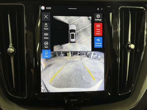 Used 2025 Volvo XC60 B5 Plus AWD/4WD image 7
