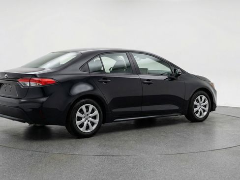 Used 2025 Toyota Corolla LE FWD image 9