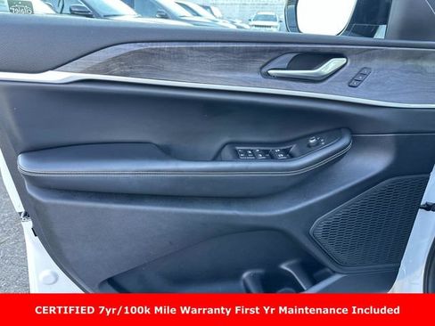 Used 2024 Jeep Grand Cherokee Limited w/ Luxury Tech Group II AWD/4WD image 22