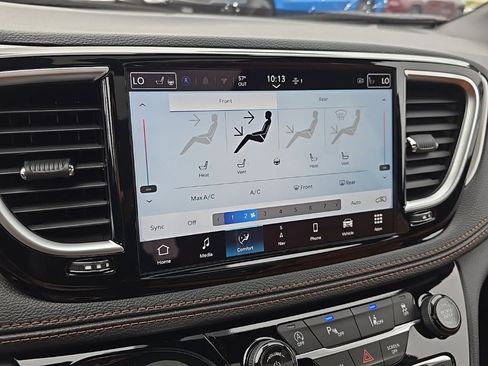 New 2026 Chrysler Pacifica Pinnacle image 27