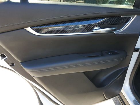 Used 2025 Cadillac XT6 Premium Luxury image 19