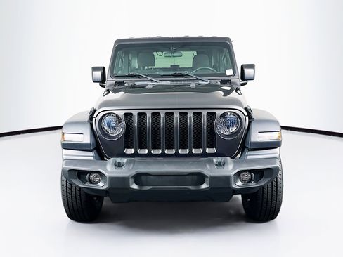 Used 2018 Jeep Wrangler Sport image 2