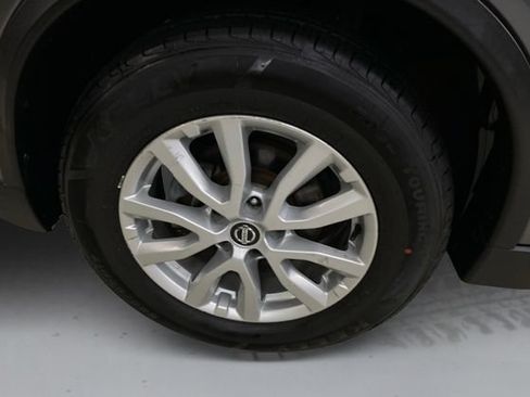 Used 2018 Nissan Rogue SV w/ Sun & Sound Touring Package AWD/4WD image 19
