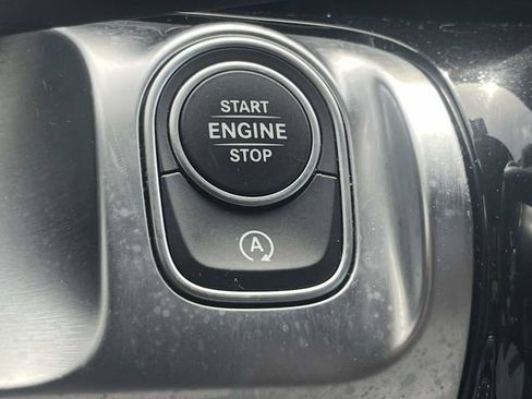 Used 2021 Mercedes-Benz GLB 250 image 32