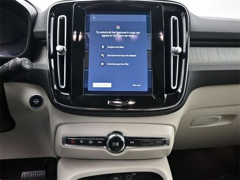 Used 2023 Volvo XC40 B5 Ultimate w/ Protection Package Premier image 12