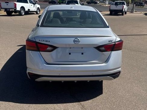Used 2024 Nissan Altima 2.5 SV FWD image 5