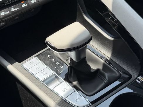 Used 2024 Hyundai Elantra Limited FWD image 22