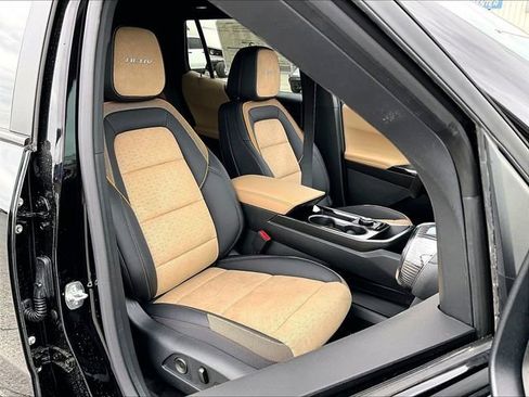 New 2026 Chevrolet Equinox ACTIV w/ Convenience Package III AWD/4WD image 30