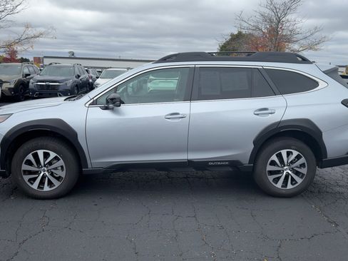 Certified 2025 Subaru Outback Premium image 6
